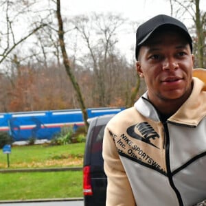 Kylian Mbappé está em um relacionamento com estrela francesa? Jornalista francês expõe noite do casal em boate