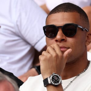 Kylian Mbappé está em um relacionamento com estrela francesa? Jornalista francês expõe noite do casal em boate