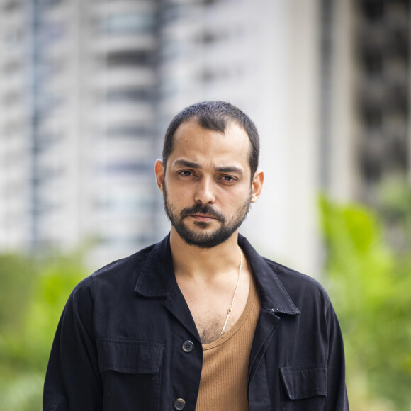 Eduardo Sterblitch está na segunda temporada de 'Os Outros', que estreia no dia 15 de agosto no Globoplay