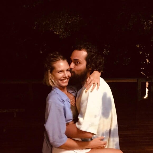 Eduardo Sterblitch é casado com Louise D'Tuani