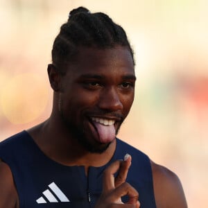 Noah Lyles é um velocista dos Estados Unidos que coleciona grandes feitos em sua carreira e abre o ranking dos 15 atletas mais bonitos as Olimpíadas Paris 2024