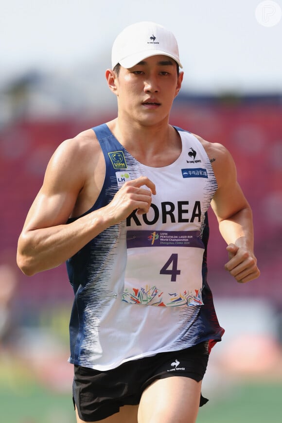 Vamos à terceira posição! Changwan Seo é um atleta sul-coreano que compete na modalidade pentatlo moderno. Podemos considerar a beleza como um dos seus talentos?