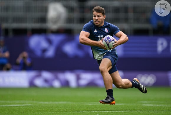 O segundo lugar na lista dos mais gatos das Olimpíadas Paris 2024 fica com o jogador de rugby francês Antoine Dupont. Olha esses músculos!