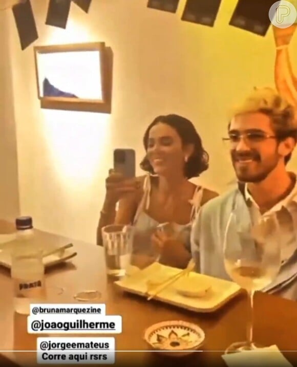 Apesar dos flagras, Bruna Marquezine e João Guilherme não falam abertamente sobre o romance