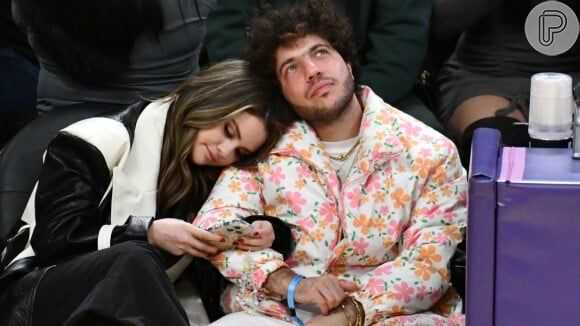 Selena Gomez namora o produtor musical Benny Blanco desde junho de 2023