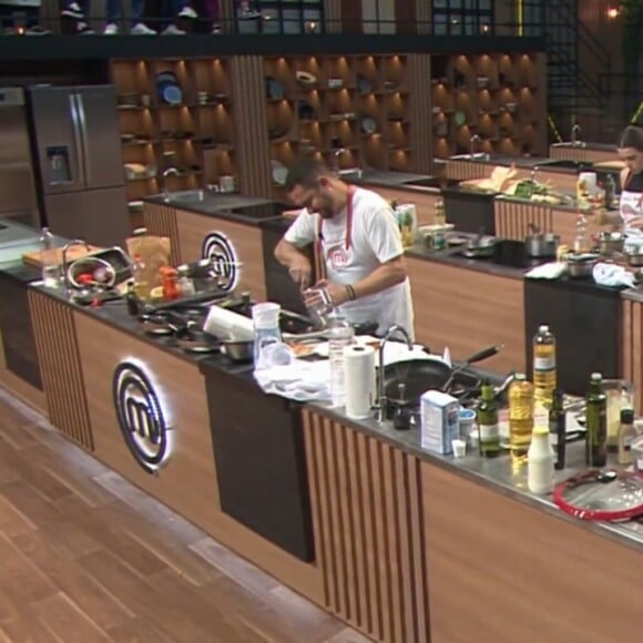 Cozinheiros do 'MasterChef Brasil 2024' tiveram que preparar sanduíche inusitado em prova de eliminação