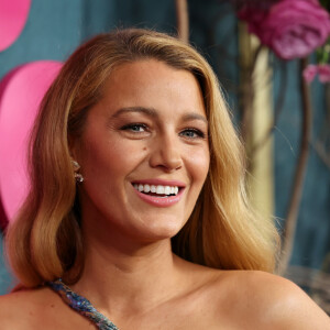 Blake Lively usou mesmo vestido que Britney 22 anos depois e fez questão de rasgar elogios à princesa do pop