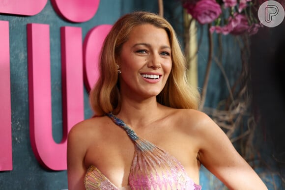 Blake Lively usou mesmo vestido que Britney 22 anos depois e fez questão de rasgar elogios à princesa do pop