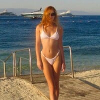 Marina Ruy Barbosa posa de biquíni em viagem pela Turquia e valoriza bumbum GG em fotos: 'Essa ruivinha é um absurdo'