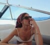 Na Ilha de Capri, na costa italiana, Camila Queiroz atualizou suas redes sociais com algumas fotos