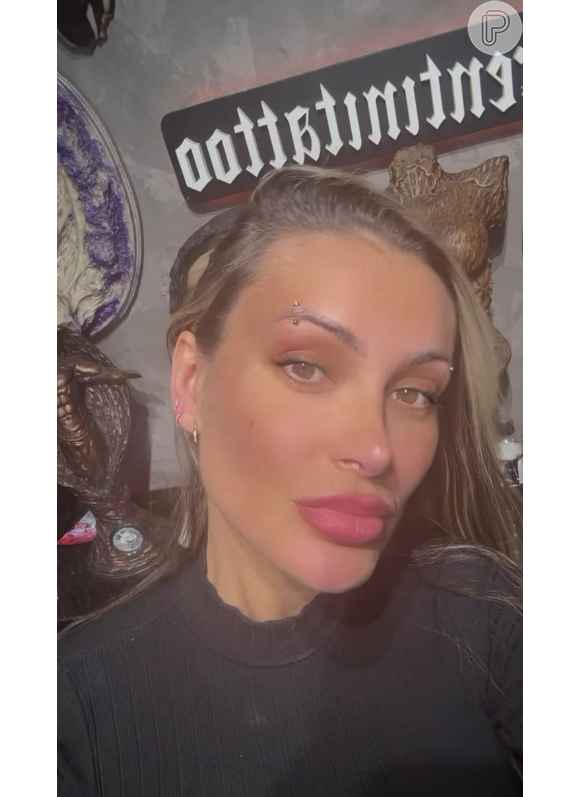 Nos últimos dias, Andressa Urach colocou piercing em diversas partes do corpo, inclusive nos lábios vaginais