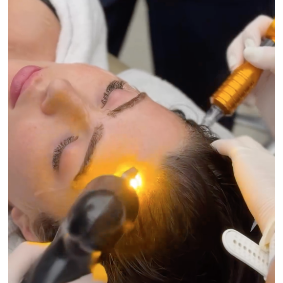 Jade Picon recorre a tratamentos com foco no Quiet Beauty, onde mantém a naturalidade de sua pele e corpo