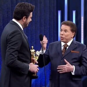 Durante o programa 'The Noite' desta segunda-feira (20), Danilo Gentili contou que decidiu ir, naquele ano, pós-pandemia, receber sozinho o prêmio do Troféu Imprensa.