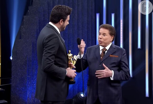 Durante o programa 'The Noite' desta segunda-feira (20), Danilo Gentili contou que decidiu ir, naquele ano, pós-pandemia, receber sozinho o prêmio do Troféu Imprensa.