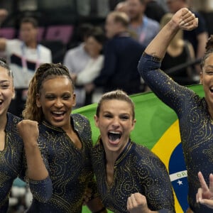 Apesar do machucado, Flávia Saraiva ajudou a equipe brasileira e conquistar a medalha de bronze na final