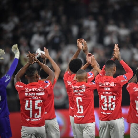 Bragatino caiu nos pênaltis para o Corinthians na Copa Sul-Americana e agora terá pela frente o Flamengo no Campeonato Brasileiro