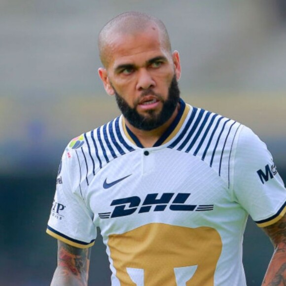 Daniel Alves de volta ao futebol? Jogador estaria praticando esporte amador em Barcelona, diz perfil