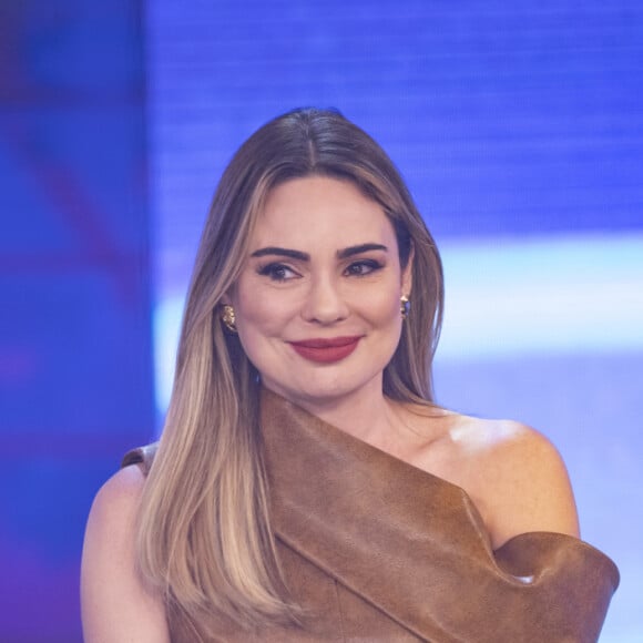 Rachel Sheherazade faz sua grande estreia neste domingo (25) a frente de um novo programa na Record TV