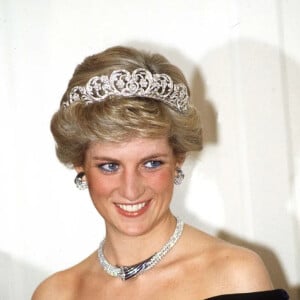 Princesa Diana sempre adorou usar preto em eventos sem ser de luto.