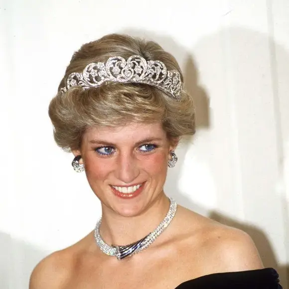 Princesa Diana sempre adorou usar preto em eventos sem ser de luto.