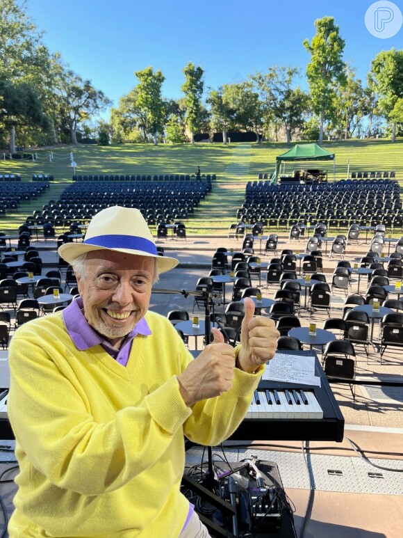 Sérgio Mendes é um pianista famoso por suas músicas 'Mais que nada' e 'Never Gonna Let You Go'.