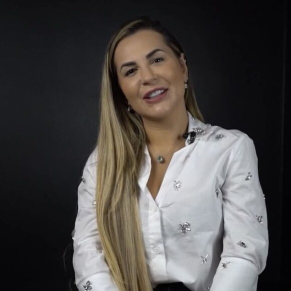 Já no corpo, Deolane Bezerra realizou uma lipo LAD e ainda fez mamoplastia
