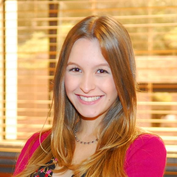 Carla Diaz fez a versão brasileira de 'Rebelde' na Record TV