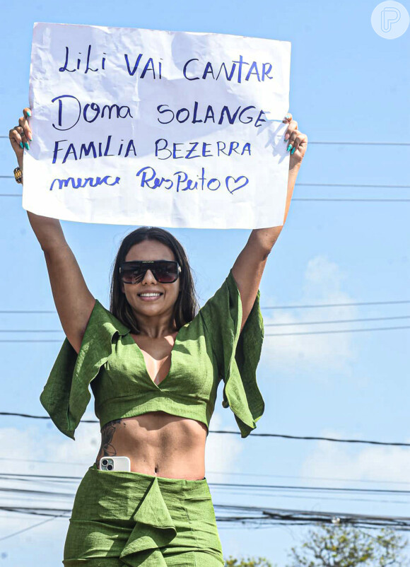 Fãs de Deolane Bezerra estão acampando na porta de ambas as penitenciárias por onde a famosa passou