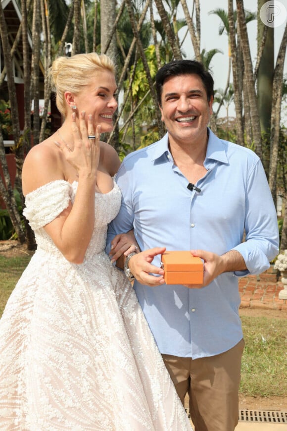 Ana Hickmann celebrou o noivado com Edu Guedes neste sábado (14)