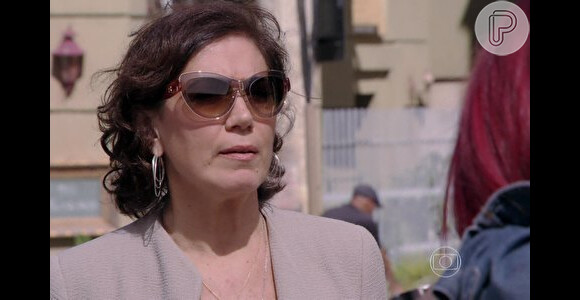 Mas Maria Marta (Lilia Cabral) vai interromper o filho e dizer foi ela quem convidou Maria Isis (Marina Ruy Barbosa)
