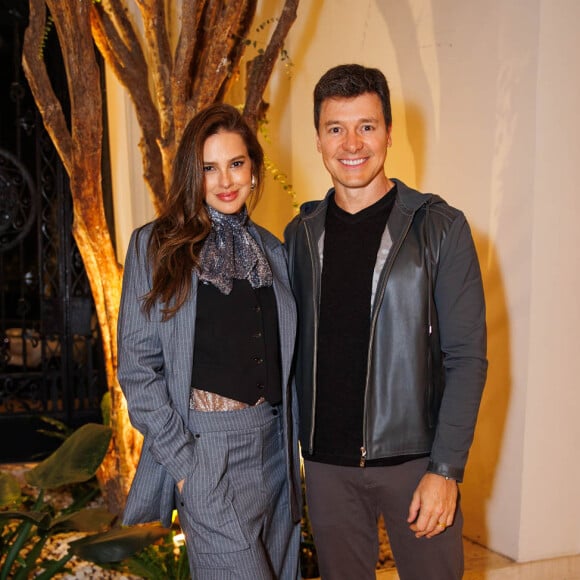 Vera Viel e Rodrigo Faro em foto do aniversário de 64 anos de Cesar Filho
