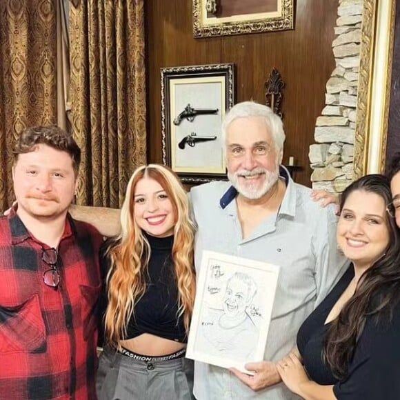 O Carlito, de 'Alma Gêmea', também já participou do grupo musical 'Galera do Balão'.