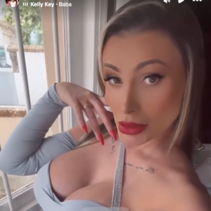 Letra da música colocada por Andressa Urach fala sobre o fim de um relacionamento e tem a icônica frase: "Baby, baba olha o que perdeu"