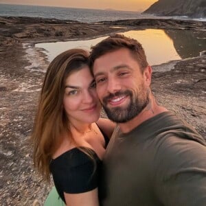 Depois da separação, Rafael Cardoso assumiu namoro com a psicóloga Carol Ferraz, com quem tem uma filha de 10 meses