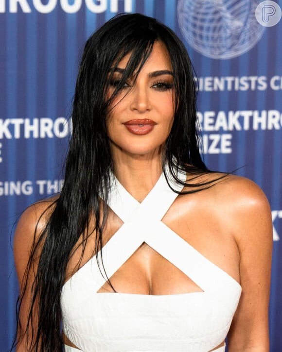 Kim Kardashian, com seu Sol em Libra, possui uma habilidade inata para atrair e manter a atenção