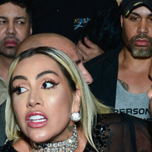 Juju Ferrari foi expulsa após ter jogado bebida em Andressa Urach, enquanto a anfitriã discursava sobre Deus