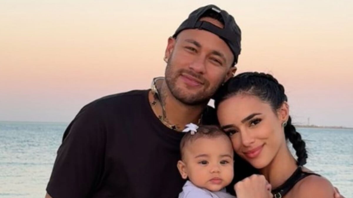 Foto Neymar Comemora 1 Ano Da Filha Mavie Com Bruna Biancardi Purepeople foto-neymar-comemora-1-ano-da-filha-mavie-com-bruna-biancardi-purepeople