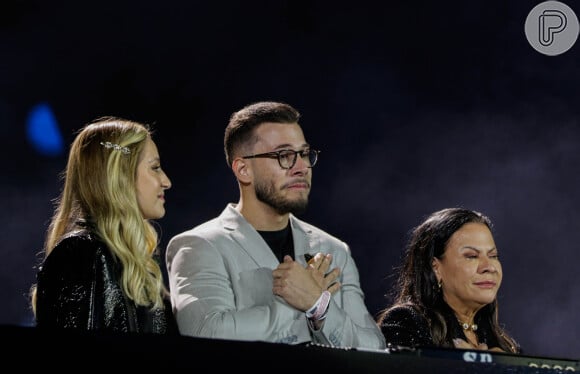 Irmão de Marília Mendonça, João Gustavo também se emocionou ao subir no palco