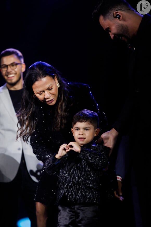 Filho de Marília Mendonça, Léo agradeceu o carinho dos fãs da mãe