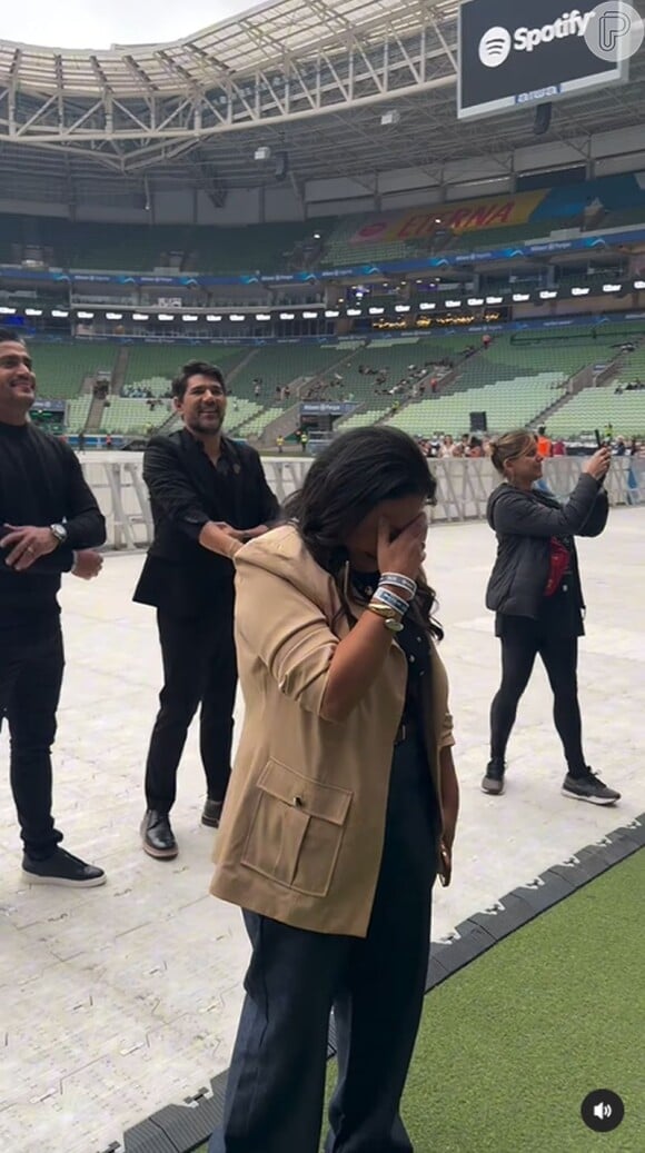 Dona Ruth não segurou o choro ao ver os fãs de Marília Mendonça no evento