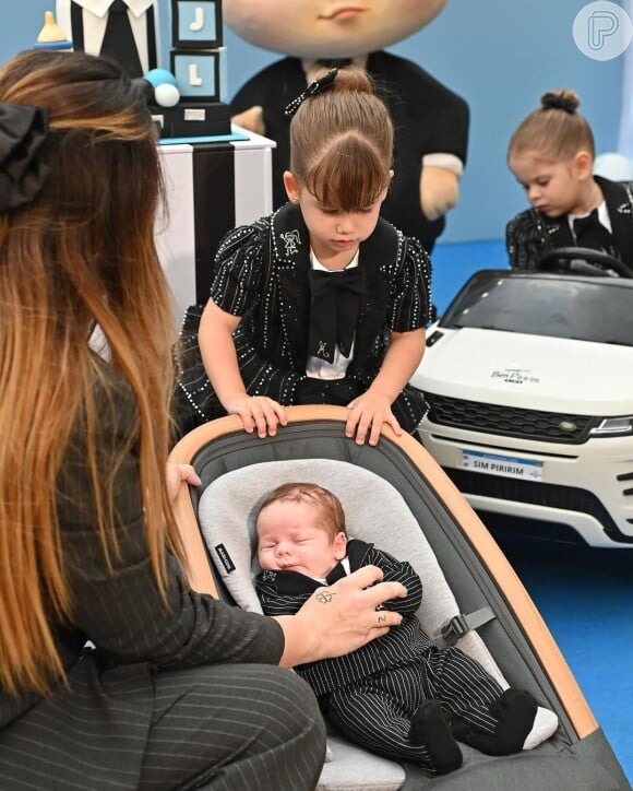 "Você é luz na nossa vida e hoje sei que faltava você pra nossa familia ficar completa", escreveu Virgínia Fonseca para José Leonardo no Instagram