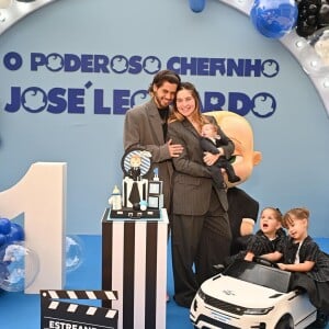 Virgínia e Zé Felipe com a família no aniversário de José Leonardo