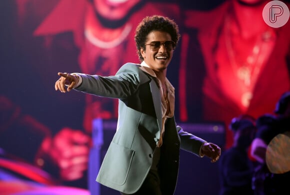 Bruno Mars decidiu subir no palco faltando apenas 10 minutos para sua apresentação