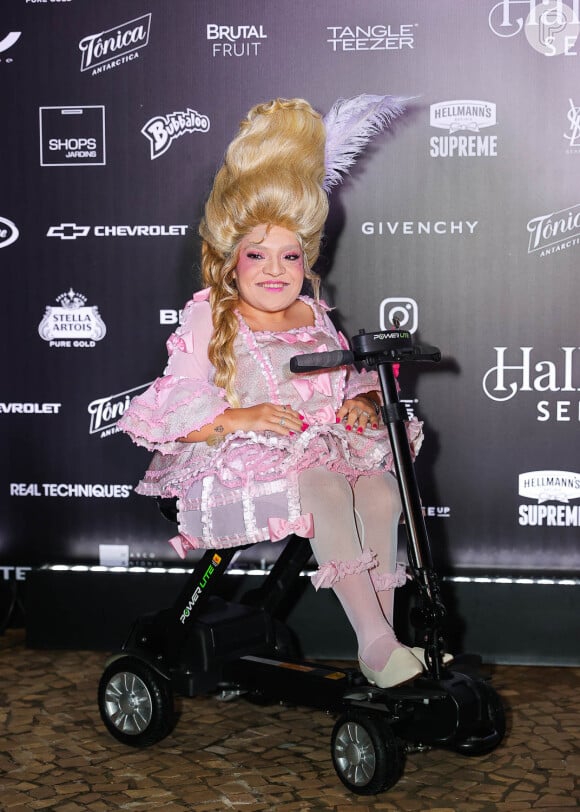 Pequena Lo homenageou Maria Antonieta no Baile de Halloween da Sephora no Hotel Unique, em São Paulo, no dia 11 de outubro de 2024