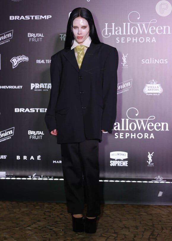 Flavia Pavanelli faz reeleitura de 'Os Olhos Sem Rosto' no Baile de Halloween da Sephora no Hotel Unique, em São Paulo, no dia 11 de outubro de 2024