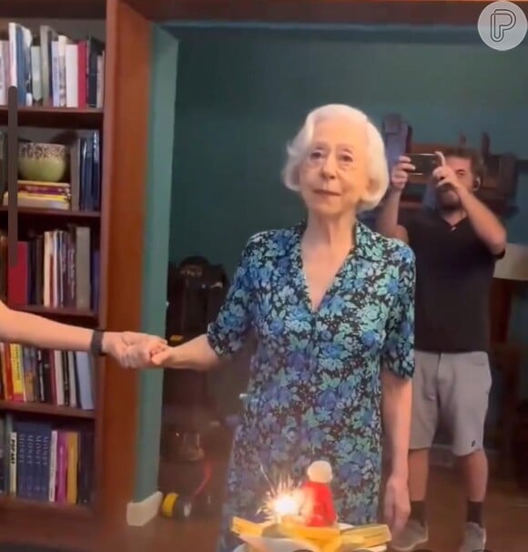 Além da festa especial, e do buquê de flores, Fernanda também ganhou de homenagem uma vela com sua representação fiel.