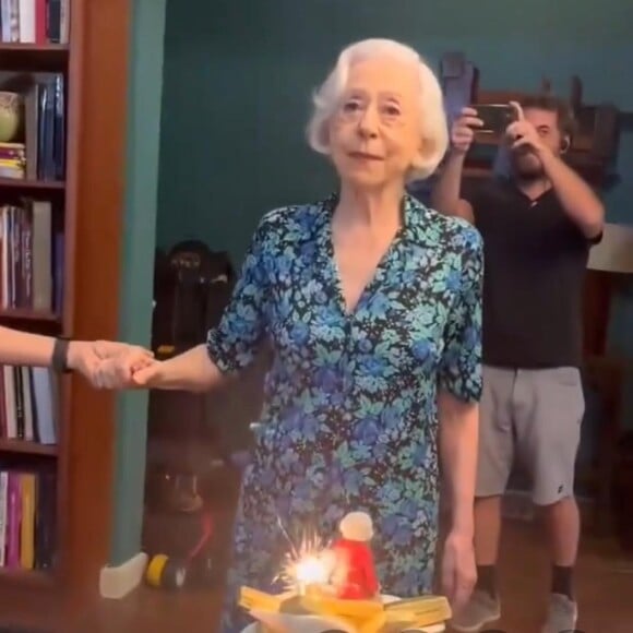 Além da festa especial, e do buquê de flores, Fernanda também ganhou de homenagem uma vela com sua representação fiel.