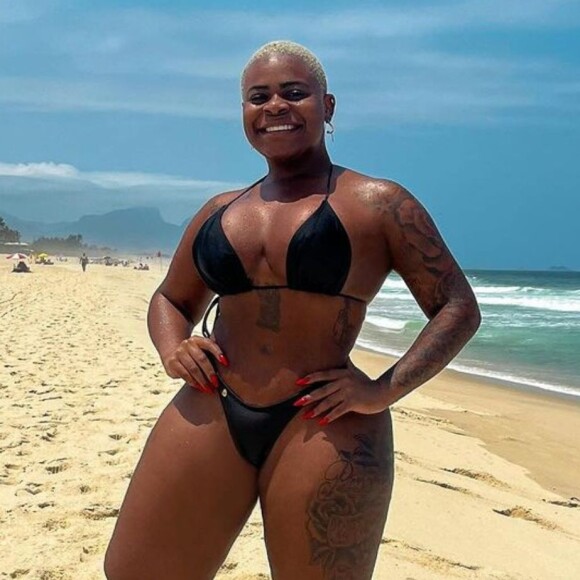 Jojo Todynho, de biquíni, exibe resultado definitivo de plásticas no corpo após perder 60 quilos