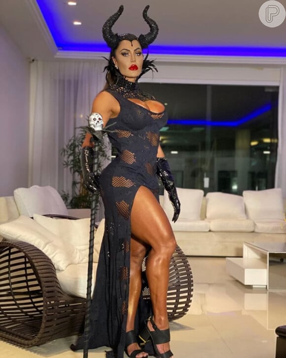 Gracyanne Barbosa já encarnou a Malévola para uma festa de Halloween