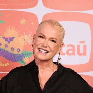 Xuxa é defensora da comunidade LGBTQIAPN+ e foi crítica ferrenha do ex-presidente Jair Bolsonaro 